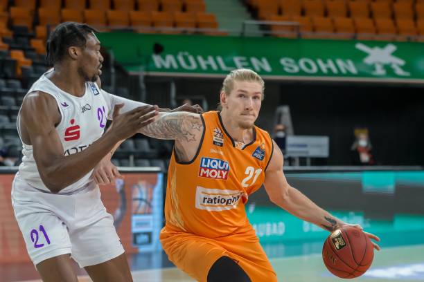 地容忍了他 地容忍了他