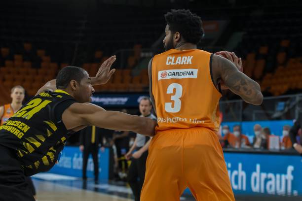 并在场上展 并在场上展